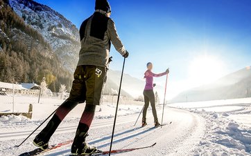 Dlaczego warto jeździć na nartach jesienią ?