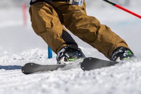 Szukasz pracy, jako instruktor narciarstwa zjazdowego i/lub snowboardu?